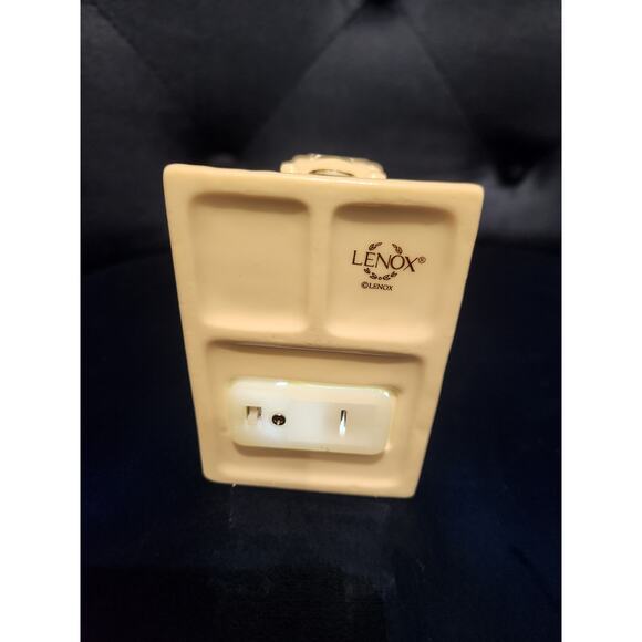 Lighted Lenox Ornament "Little Christmas Chapel Ornament" with New Batteries - Picture 6 of 9